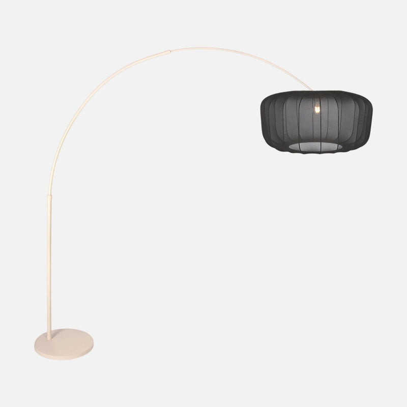 Moderne Bogenlampe, schwarzer Segeltuch-Lampenschirm & cremefarbener Fuß Ø 60 cm | Soléa
