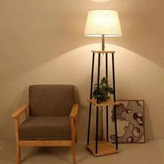 Stehlampe Holz und Schwarz | Kontrastreicher Charme