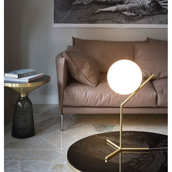Kugelstehlampe | Sphärischer Glanz