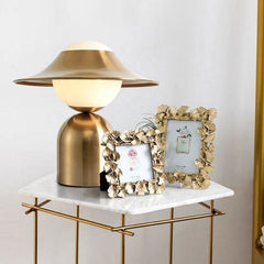 Goldene chinesische Metalllampe | Kaiserliche Aura