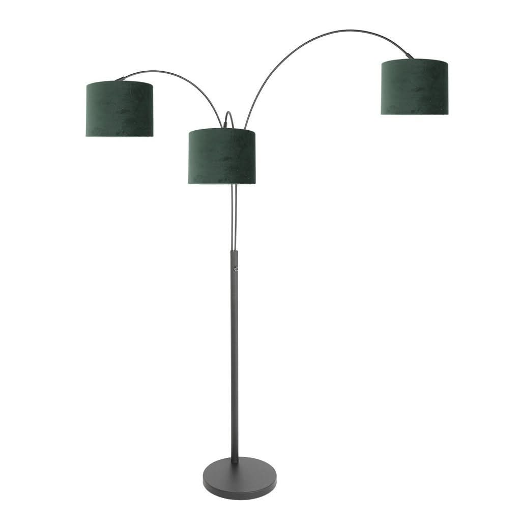 Vue de face de la lampe sur pied, trois bras courbés et abat-jour cylindriques vert foncé.