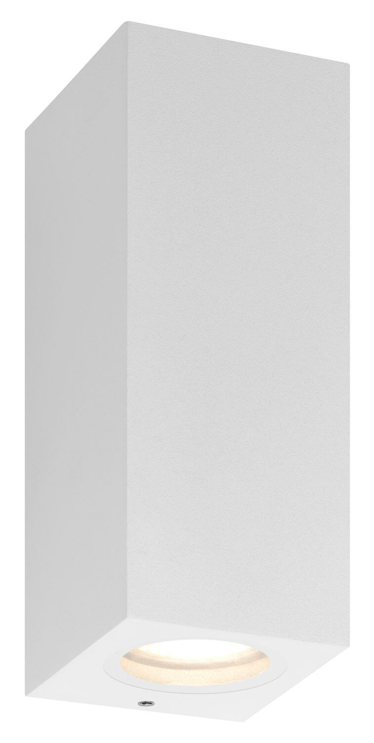 Luminaire allumé en ambiance, halo lumineux chaud sous le boîtier blanc