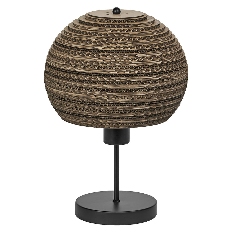 Lampe à poser avec abat-jour sphérique en carton ondulé empilé et pied métal noir.