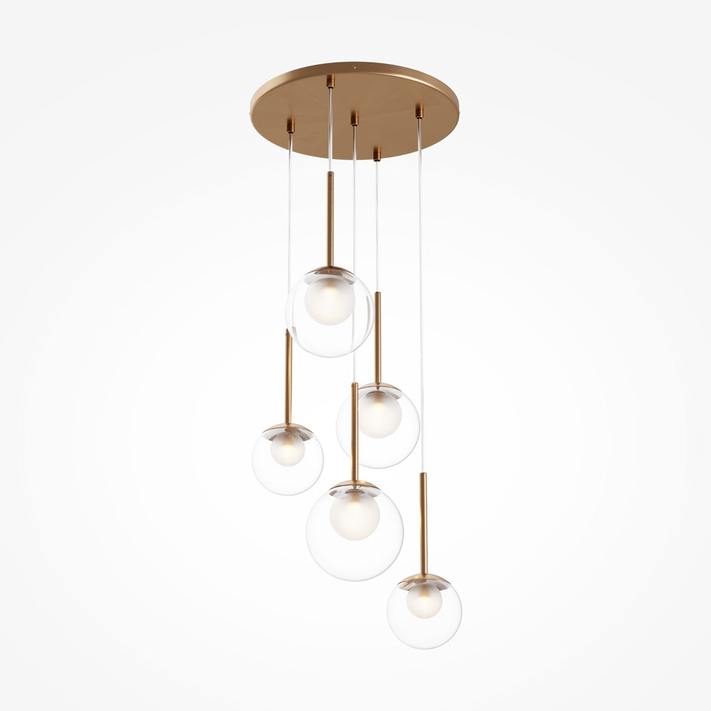 Suspension à six globes en verre transparent abritant chacun une sphère blanche lumineuse.