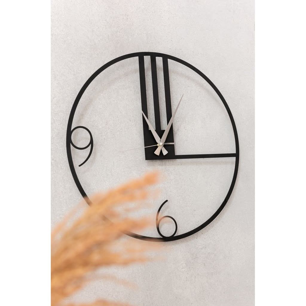 Schwarze Metall-Wanduhr Linien