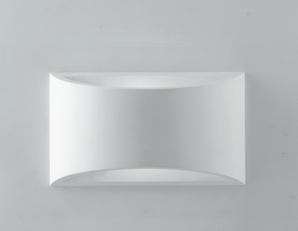 Luminaire mural blanc installé sur un mur gris, vue de face avec ombres légères.