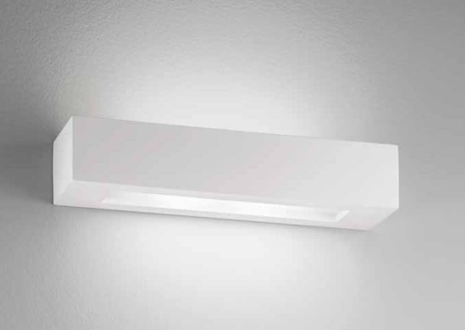Vue rapprochée du bloc rectangulaire blanc, lumière diffuse vers le bas