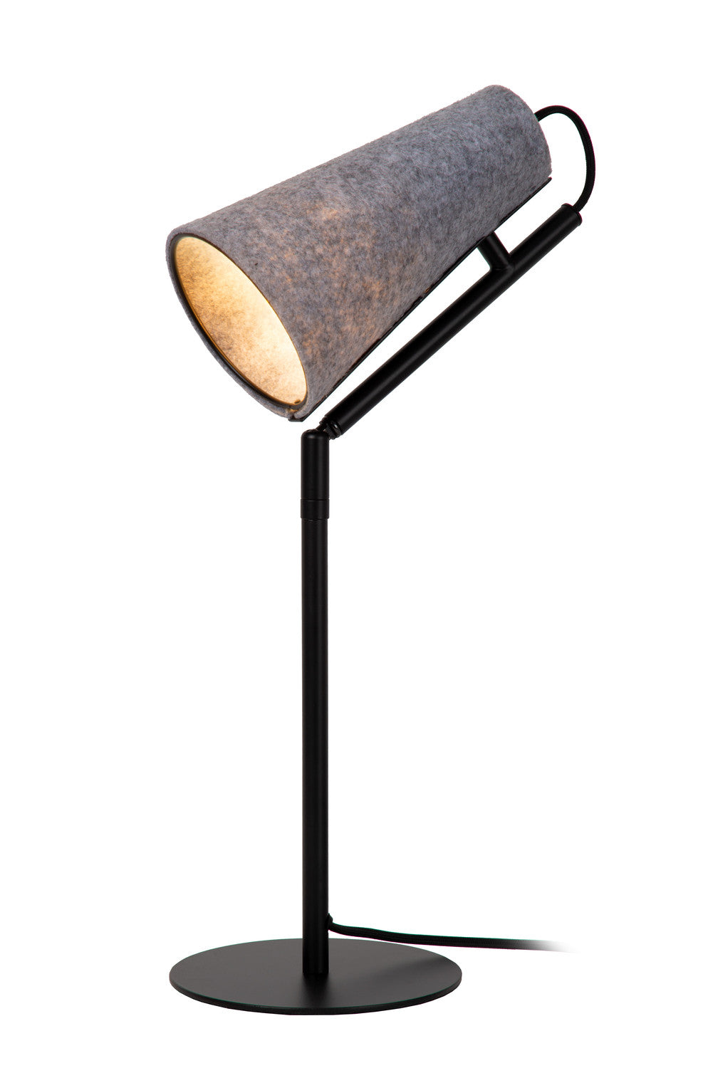 Lampe vue de trois quarts, intérieur doré et socle rond noir
