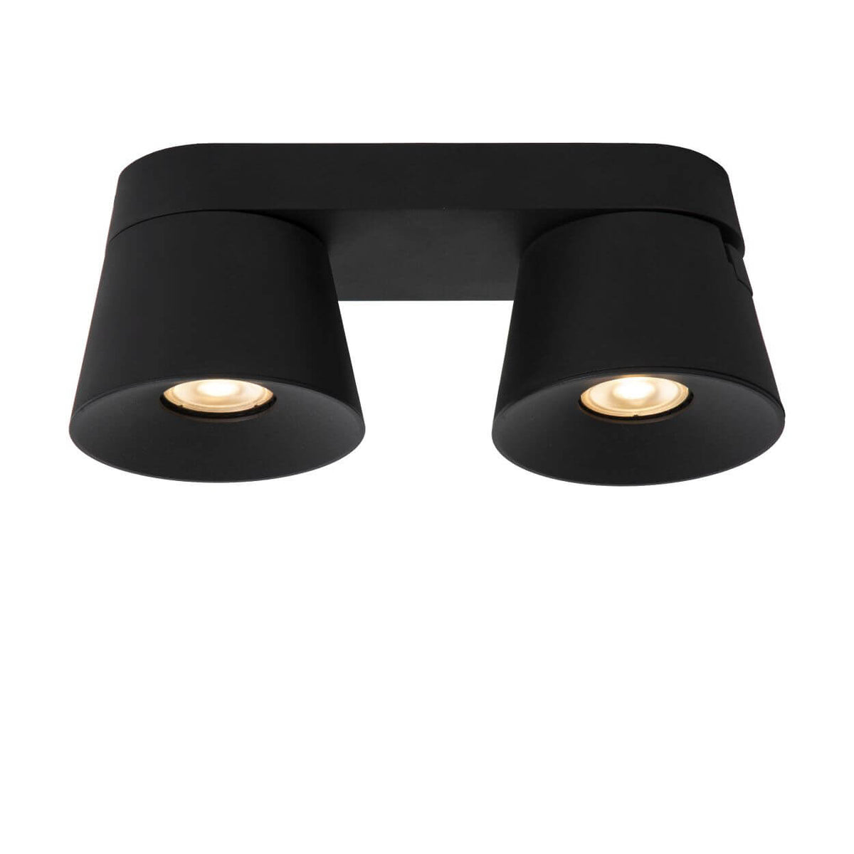 Vue de dessous du luminaire noir, deux spots cylindriques allumés et base rectangulaire.