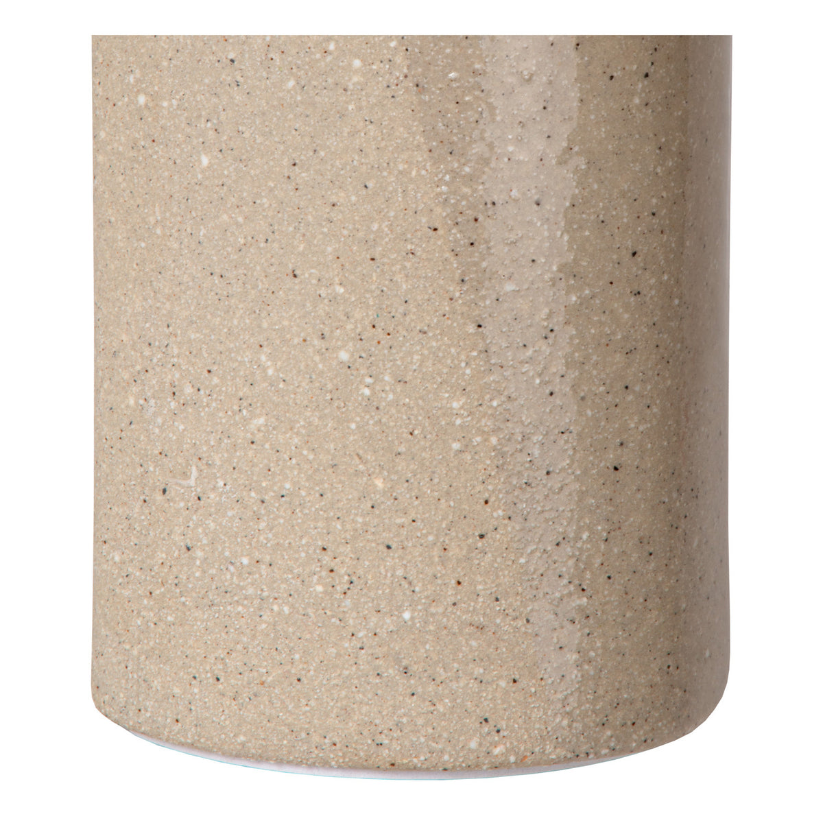 Gros plan sur la texture mouchetée de la base cylindrique en céramique grise