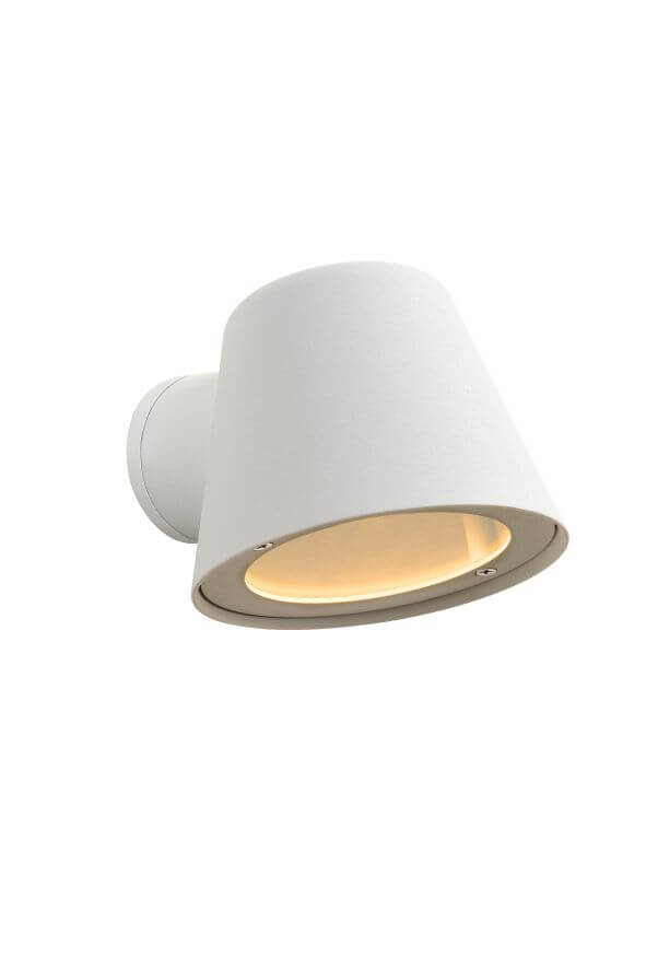 Applique extérieure blanche présentée de trois quarts sur fond blanc, lumière allumée