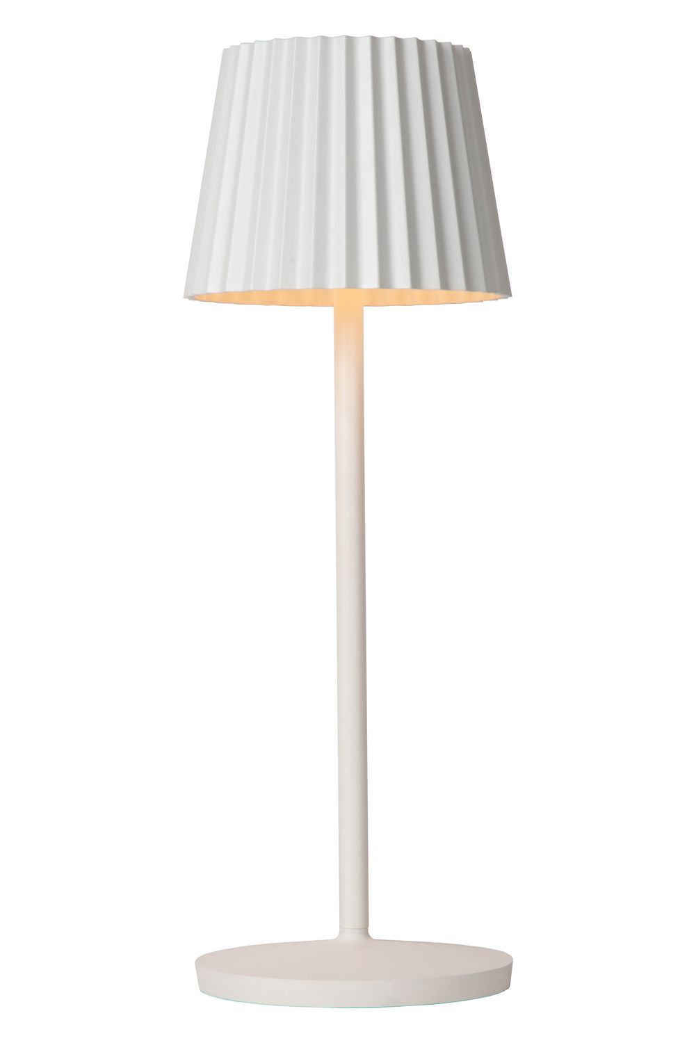 Lampe blanche vue de face sur fond blanc, abat-jour plissé légèrement éclairé