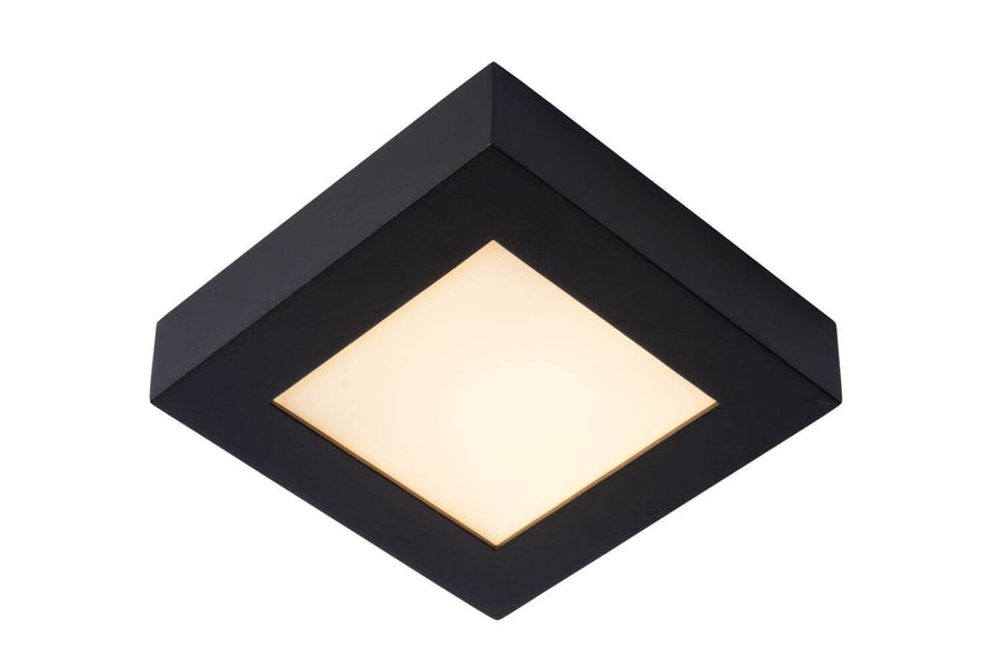 Produit de face sur fond blanc, plafonnier carré noir avec diffuseur allumé.