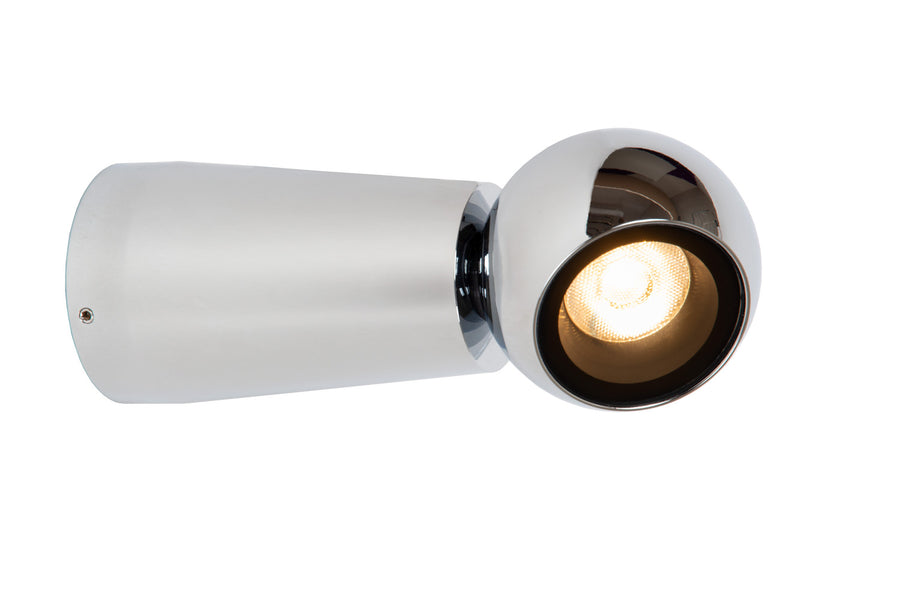 Même applique chromée vue de trois-quarts, montrant la rotule et le réflecteur LED.