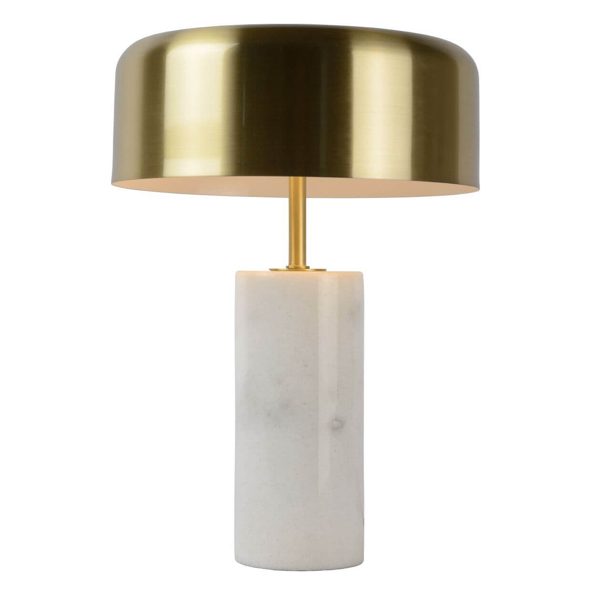 Lampe présentée de face sur fond blanc, abat-jour métallique et socle cylindrique en marbre.