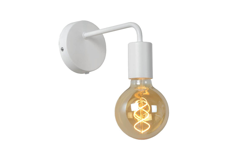 Vue trois-quarts de l'applique blanche avec ampoule globe dorée à filament