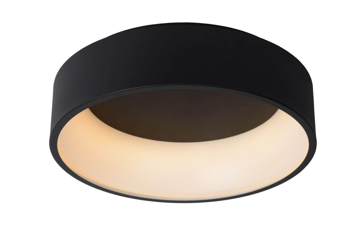 Vue de face du plafonnier noir allumé, diffuseur blanc chaud sur fond blanc