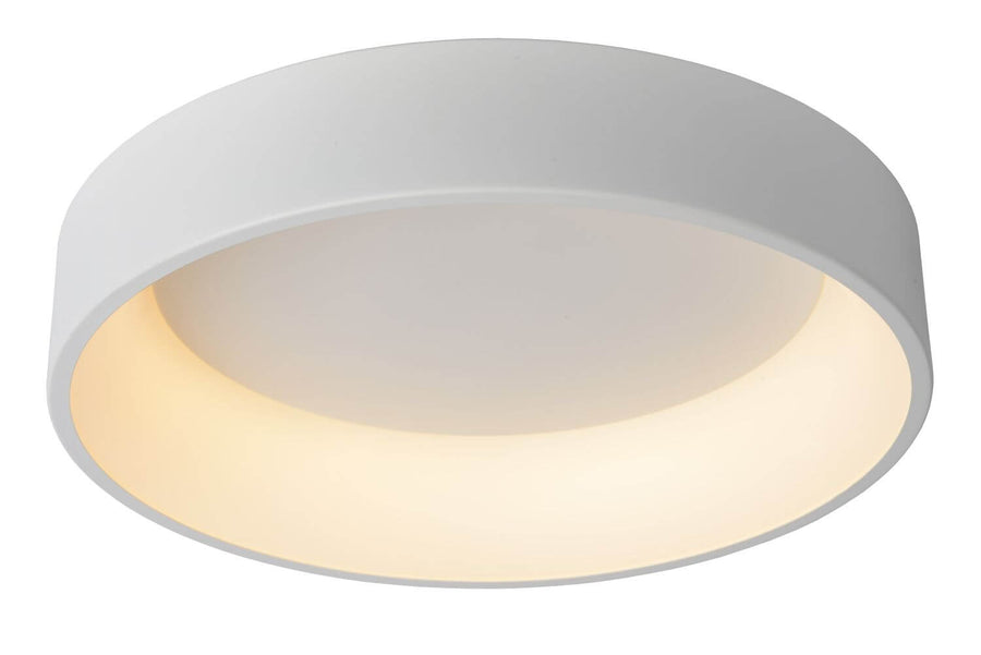 Vue de face du luminaire allumé, diffuseur opale diffusant une lumière chaude