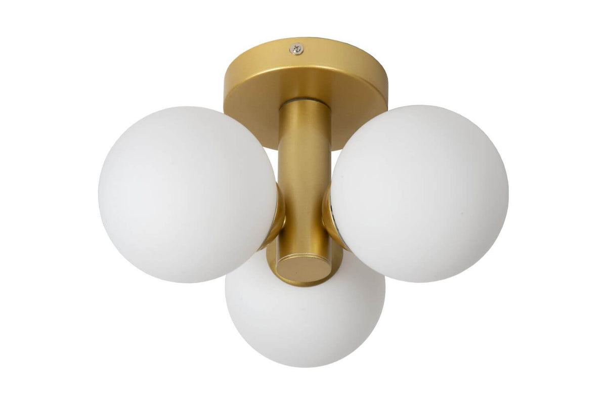 Vue de face du plafonnier doré et de ses trois globes opale éteints.