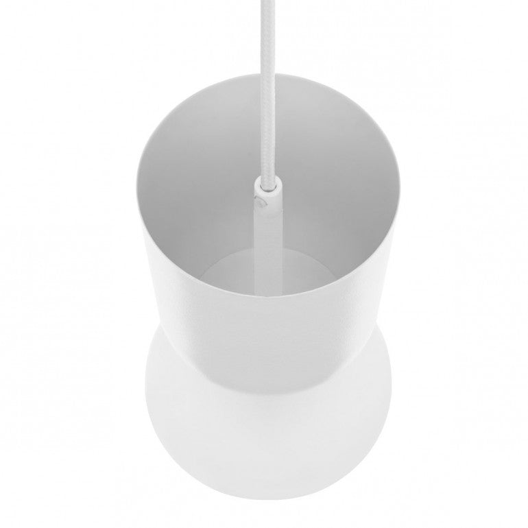 Détail en plongée du luminaire blanc, câble et intérieur de l'abat-jour lisses