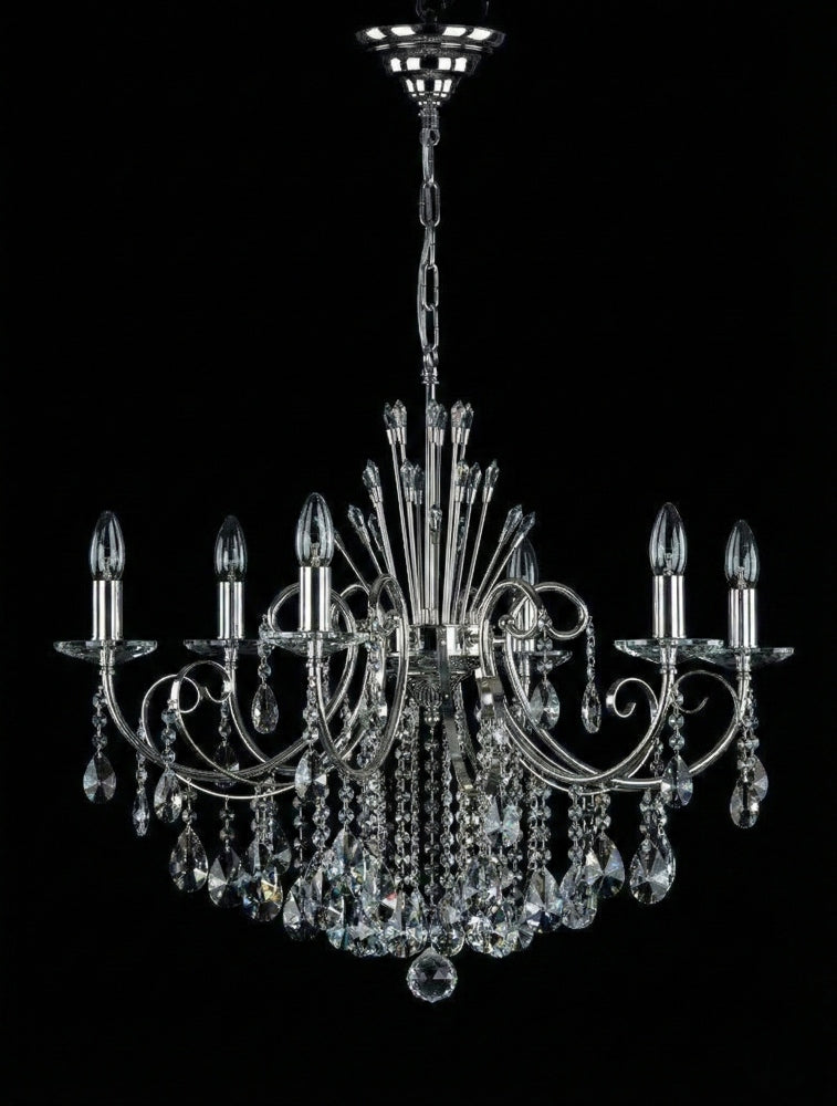 Lustre argenté de face, chaîne et coupole visibles, cristaux taillés en gouttes et octogones