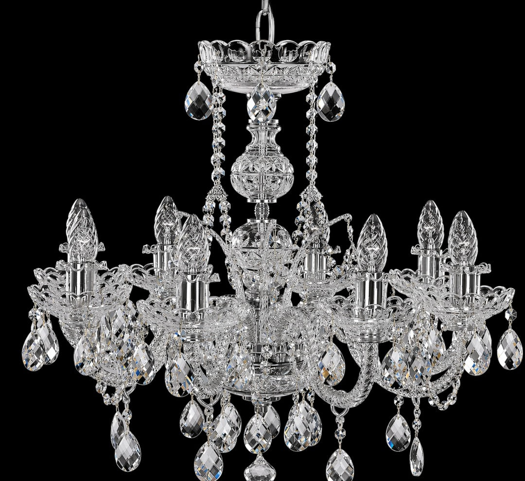 Vue frontale du lustre, pendentifs en goutte et chaînettes de cristal scintillantes