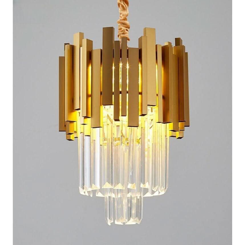 Lustre cristal moderne doré allumé, reflets prismatiques – Designix.fr