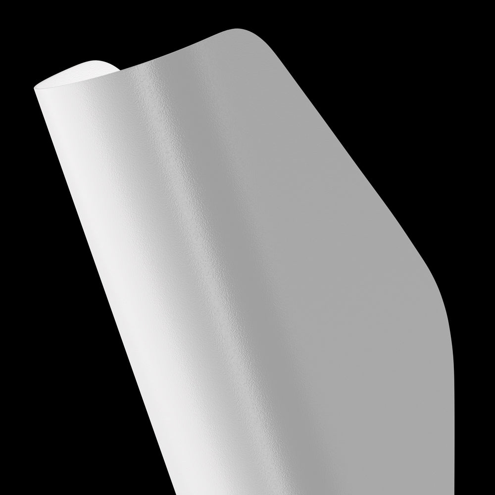 Gros plan sur la surface texturée blanche mate du luminaire, éclairage rasant