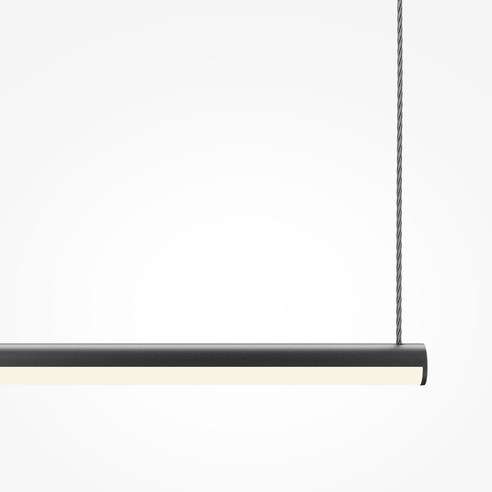 Détail de l'extrémité de la barre noire et du câble tressé vertical