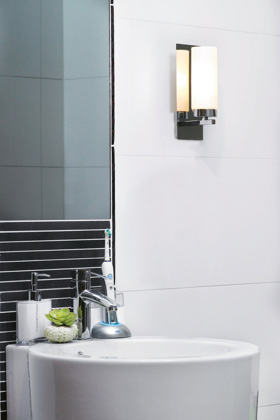 Applique de salle de bain Norrsundet chromée et verre blanc