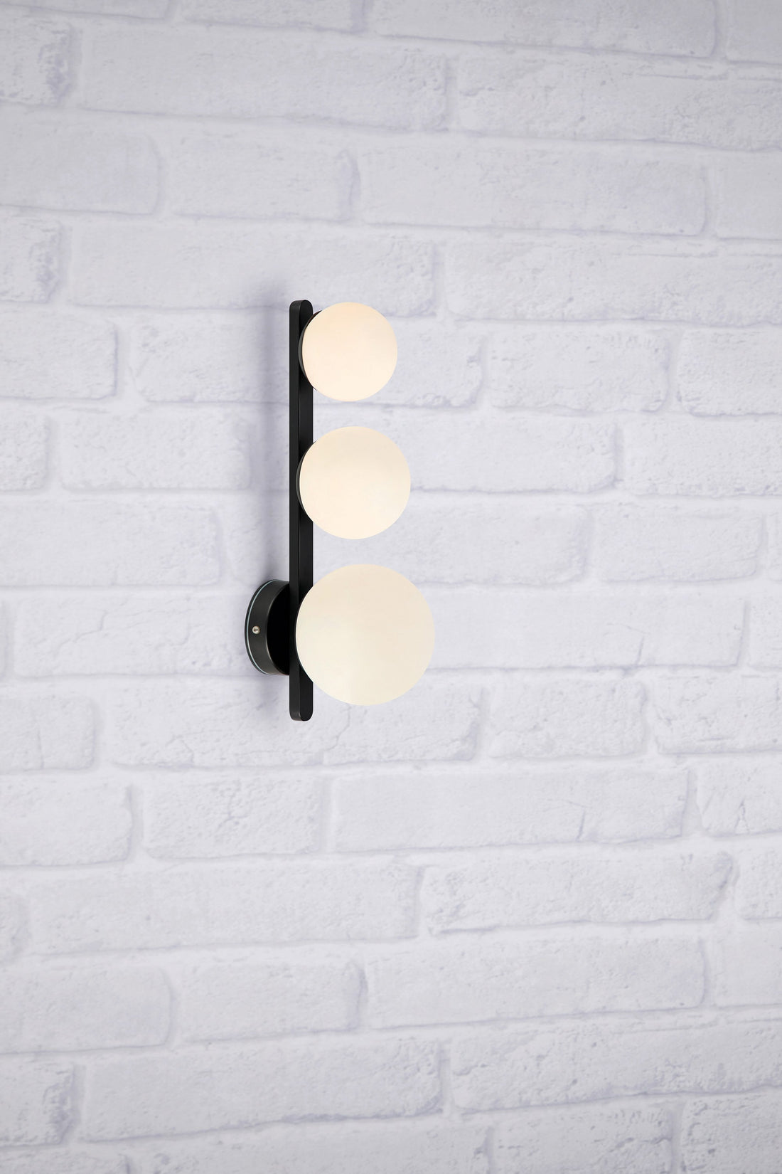 Applique de salle de bain Puro 3 lumières noire et verre opalin