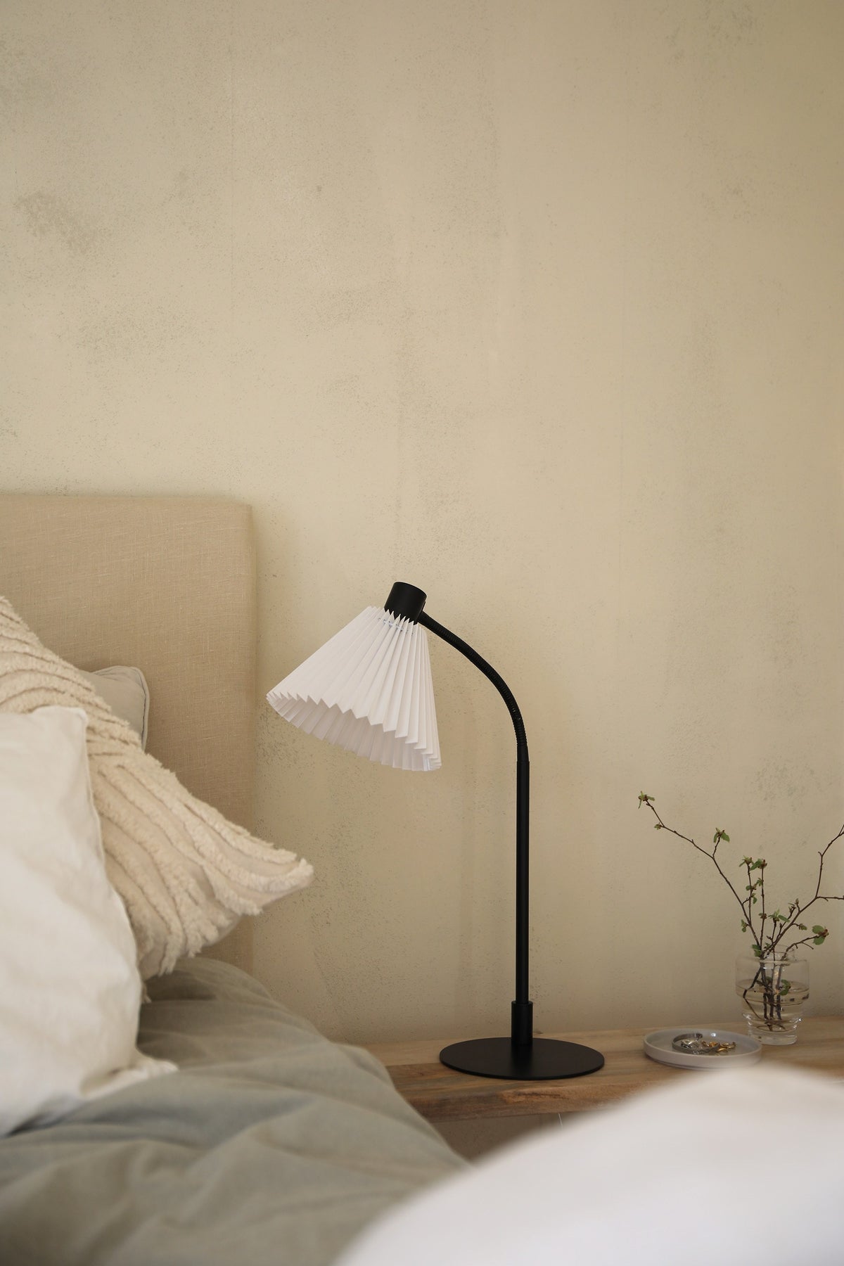 Lampe à poser Mira noire et blanche