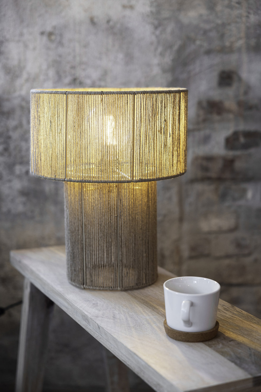 Lampe à poser Soga avec abat-jour en jute