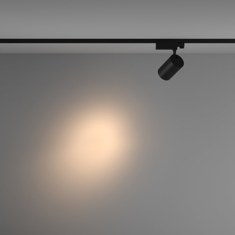 Mise en ambiance : faisceau lumineux diffus projeté sur un mur gris clair
