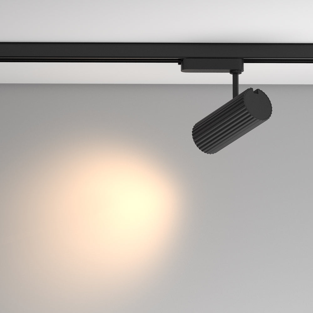 Mise en ambiance du spot incliné projetant un halo lumineux chaud