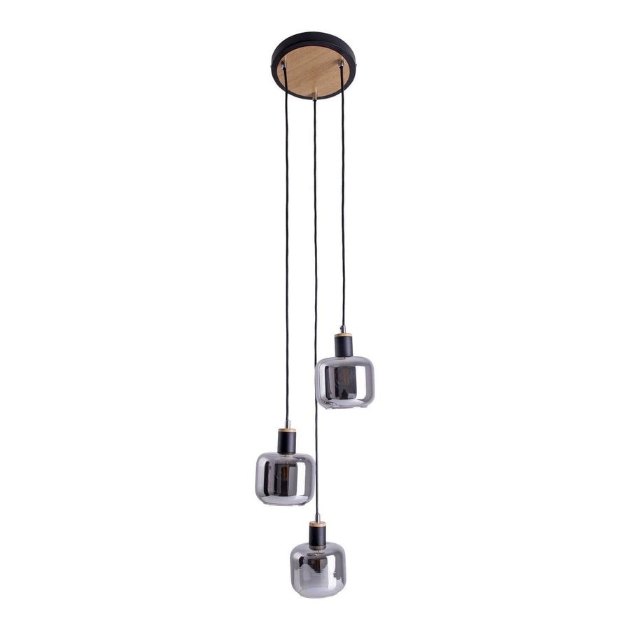 Vue de face du luminaire à trois abat-jours en verre fumé suspendus sur fond blanc
