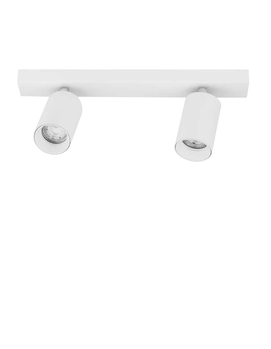 Vue rapprochée du luminaire blanc fixé au plafond, projecteurs cylindriques orientés vers le bas