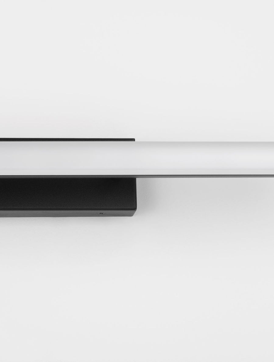 Gros plan sur la jonction entre la base noire et le tube diffusant