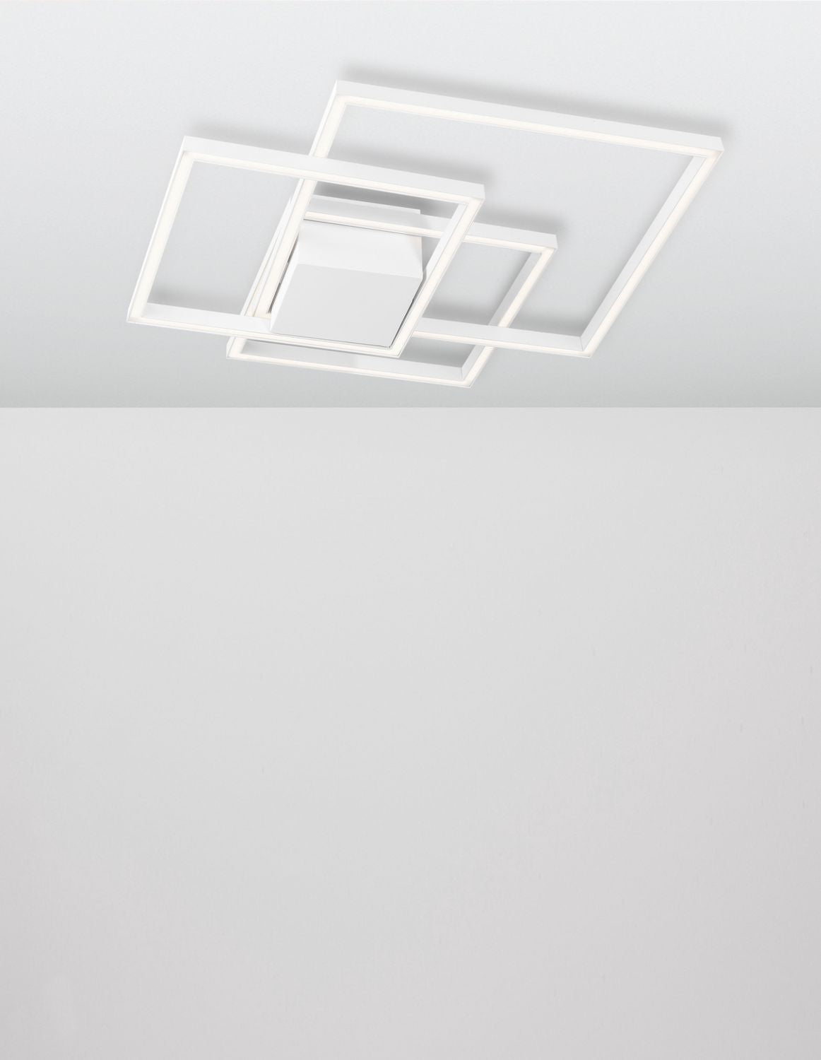 Luminaire fixé au plafond blanc, vue frontale montrant les cadres rectangulaires imbriqués