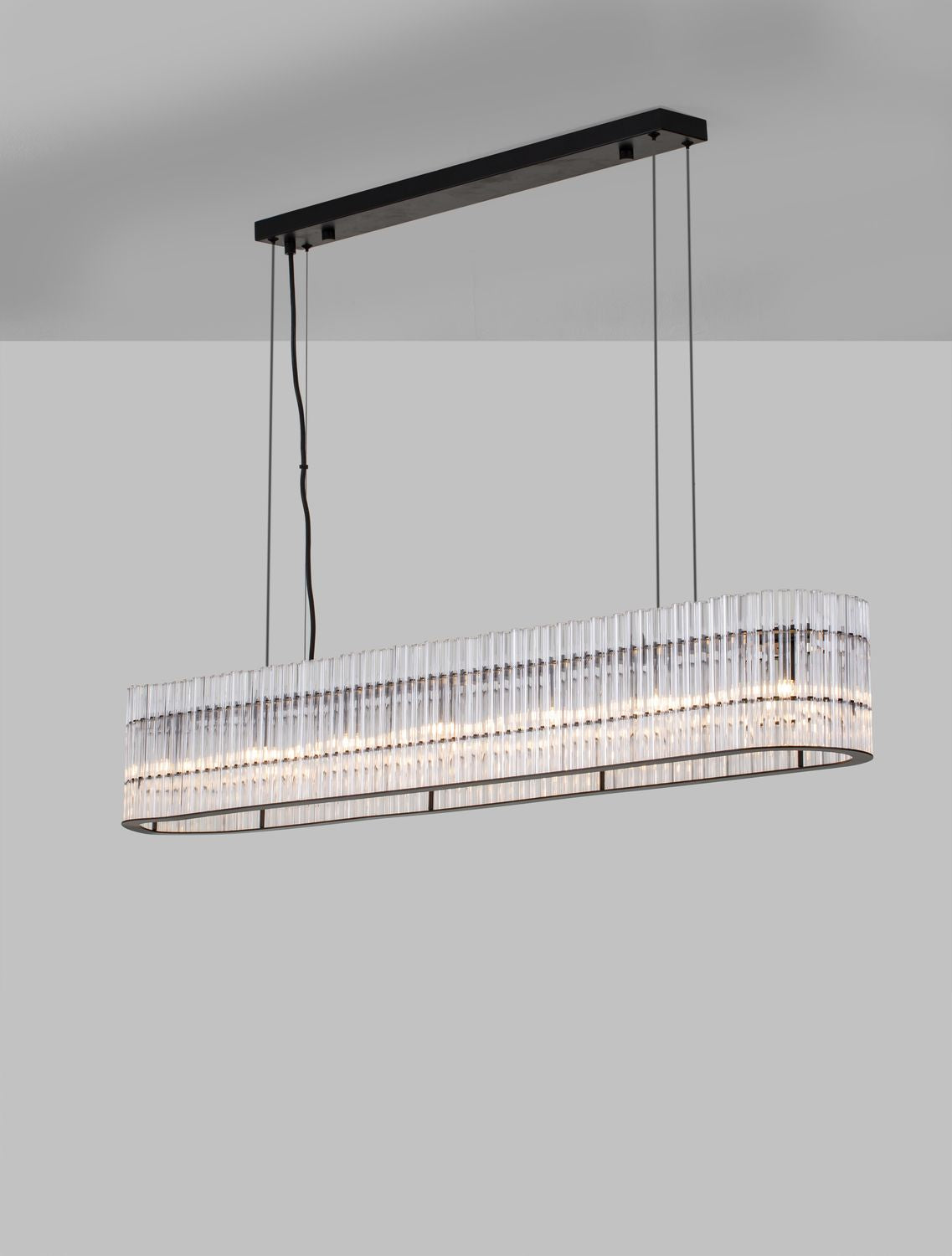 Même angle de vue, appareil allumé diffusant une lumière chaude à travers le verre
