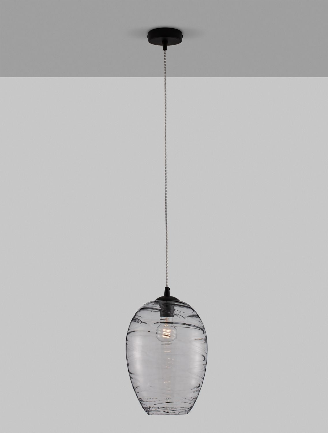 Suspension éclairée de face, ampoule visible à travers le verre transparent ondulé