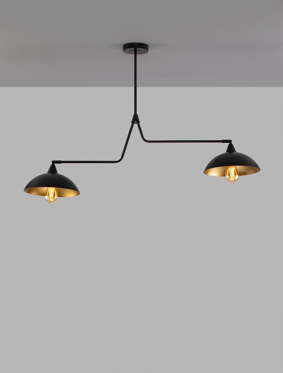 Seconde vue d'ensemble du même luminaire, cadrage légèrement différent sur fond gris neutre