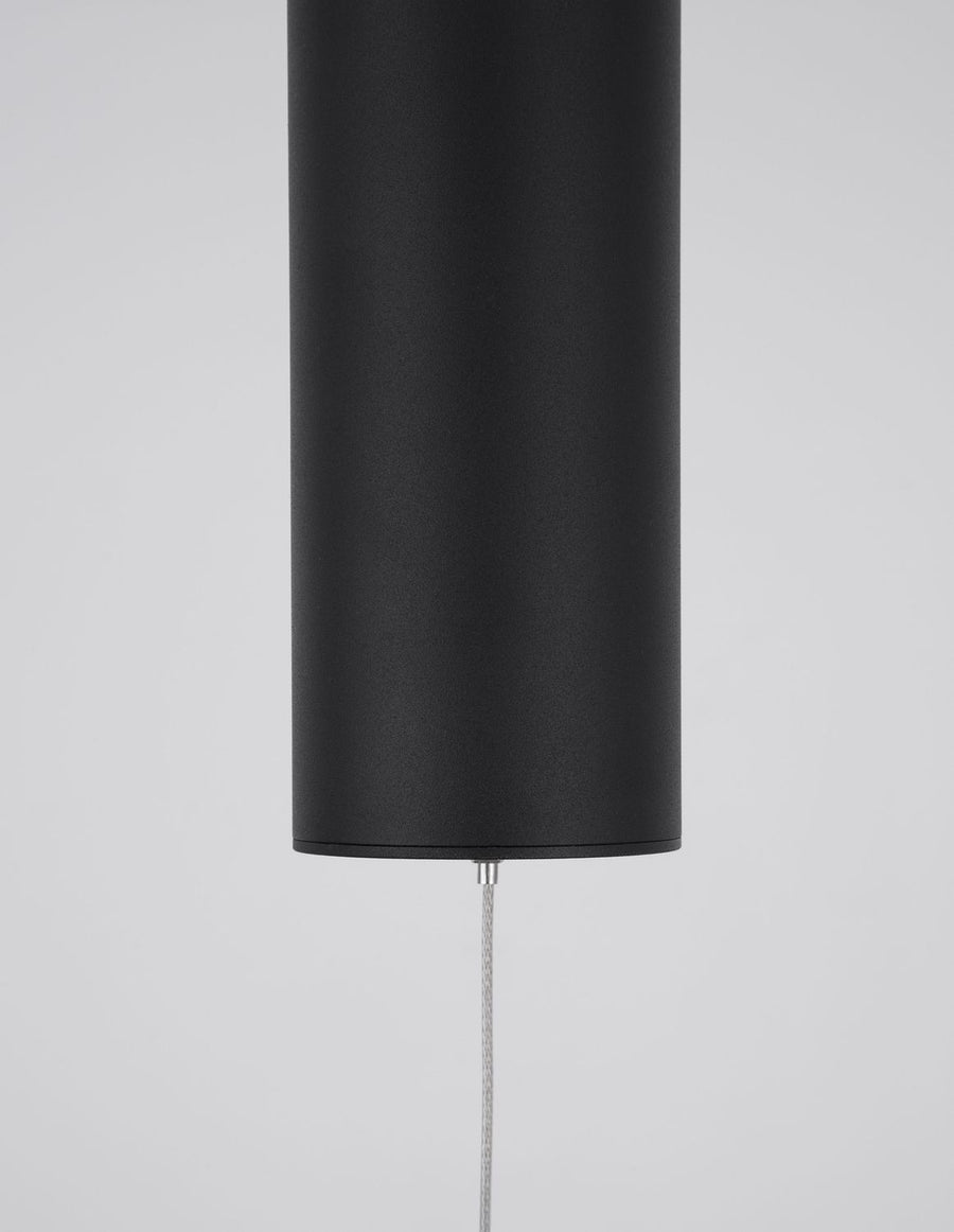 Détail du cylindre de fixation noir mat et du câble tressé argenté