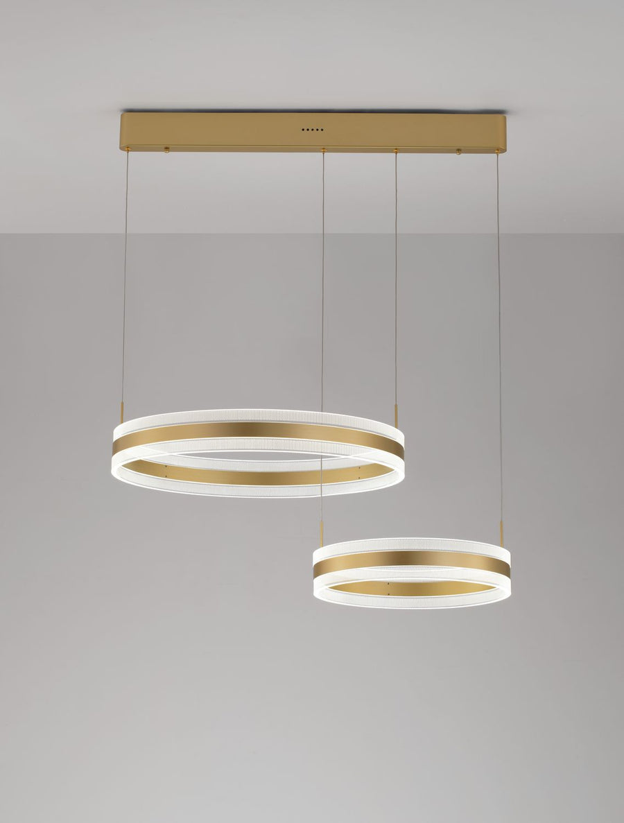 Suspension allumée, anneaux diffusant une lumière blanche et dorée