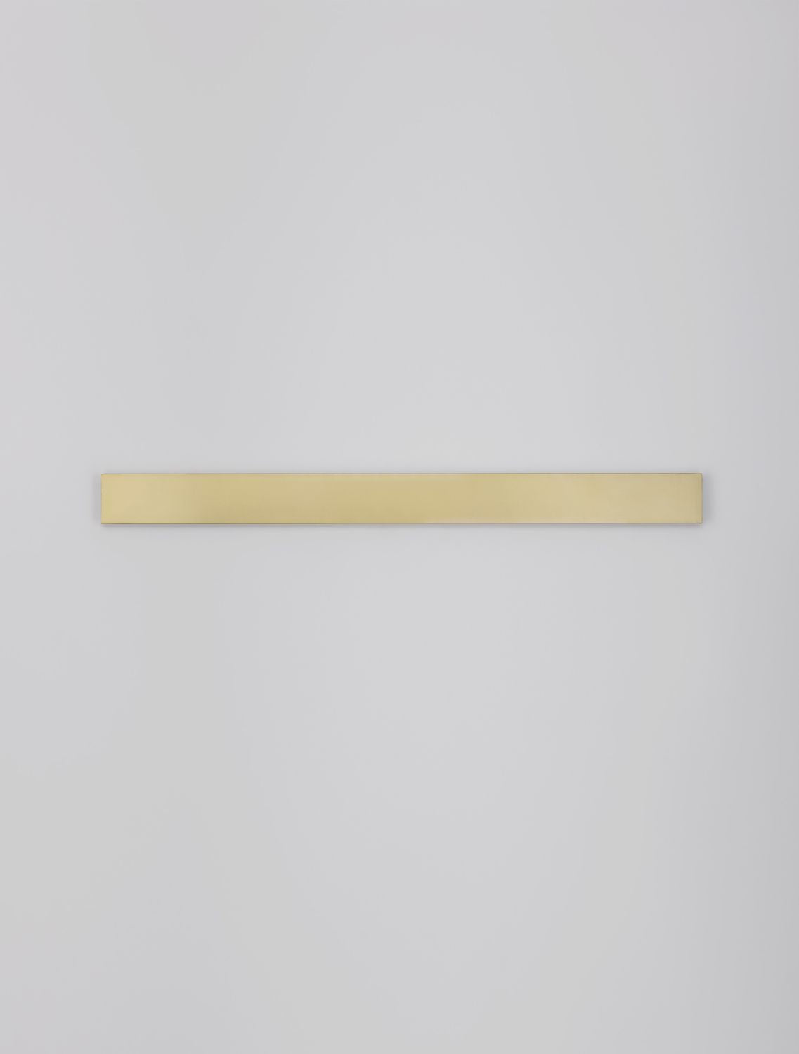 Profil horizontal du luminaire mural doré vu de face, lumière éteinte