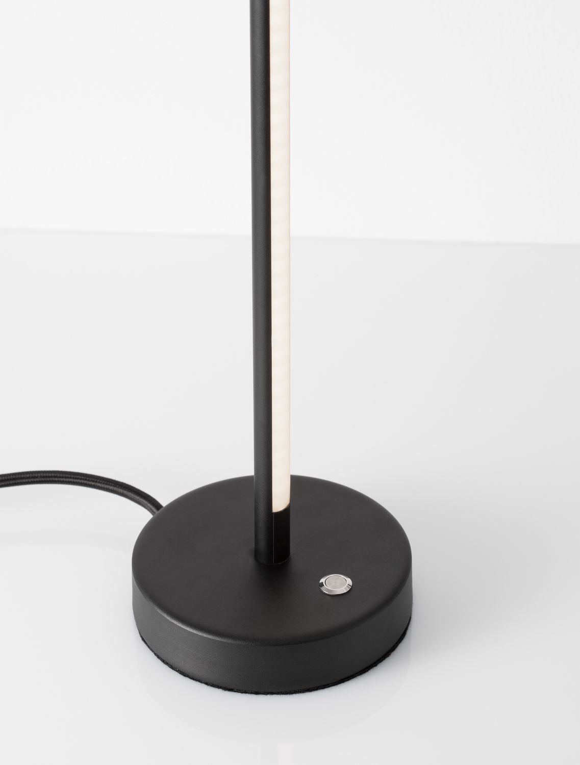 Lampe à poser Colby noire