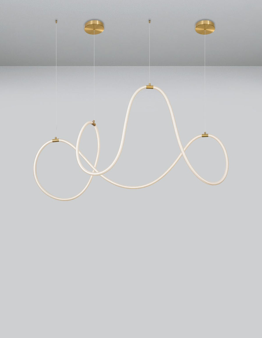 Luminaire allumé sur fond gris, tube lumineux blanc formant de larges boucles.