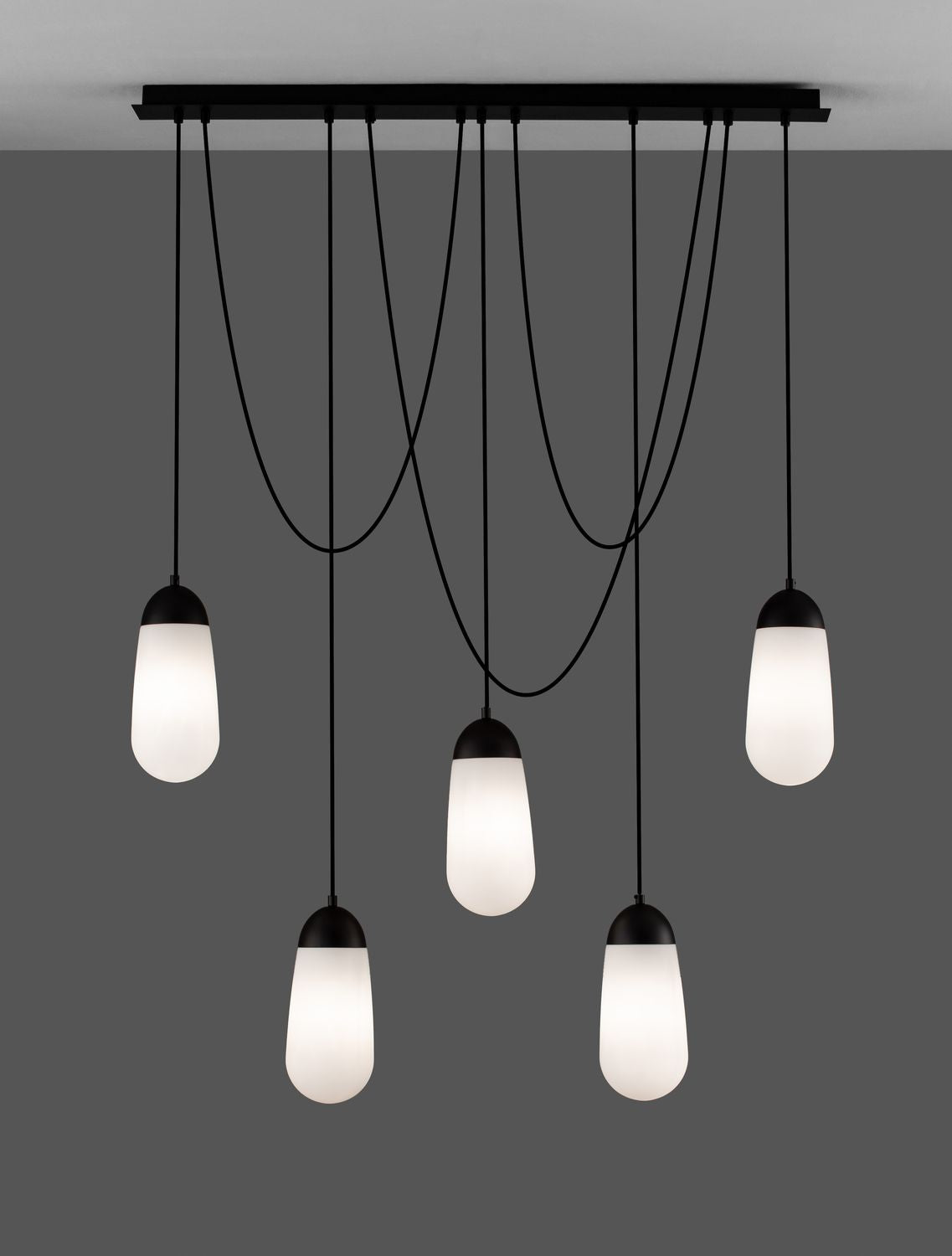 Suspension Blaky 5 lumières noire, verre, H 150 cm