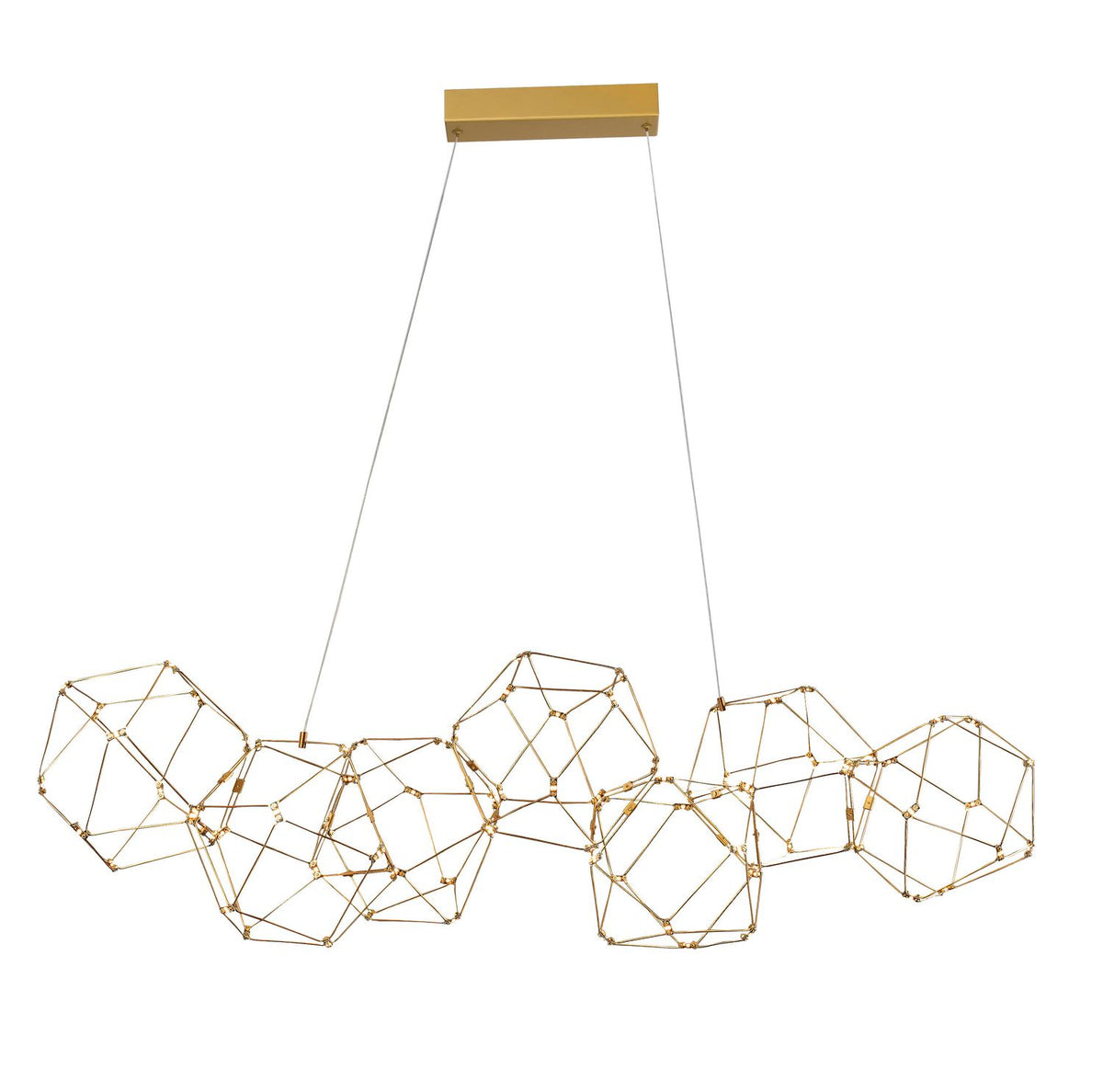 Vue de face du luminaire doré avec ses polyèdres reliés et ses câbles