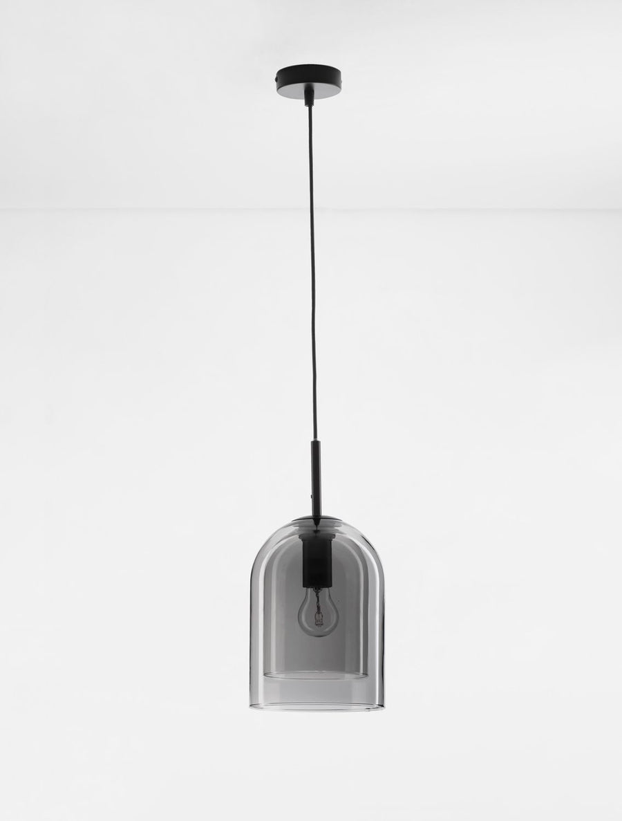 Plan large du luminaire suspendu, rosace noire et douille apparente